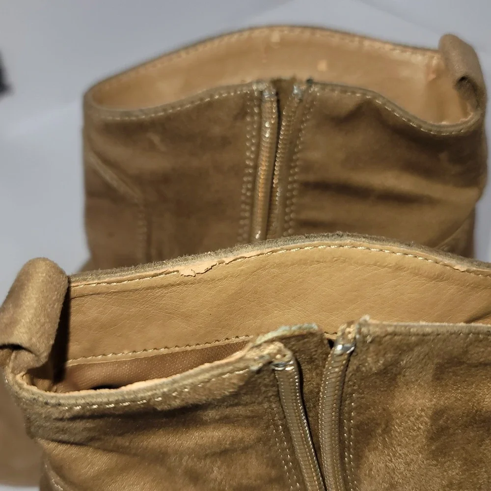 American Eagle Western Ankle Boots 8 Tan Faux Suede Short Cowgirl Boho Chic Work
